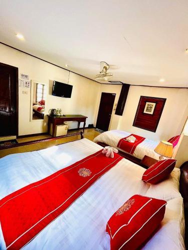 Deluxe Triple Room image 8