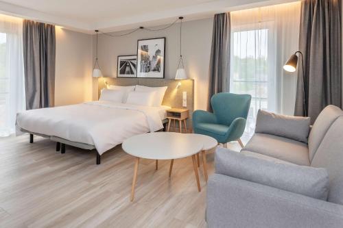 1 queen bed, 1 sofa bed
