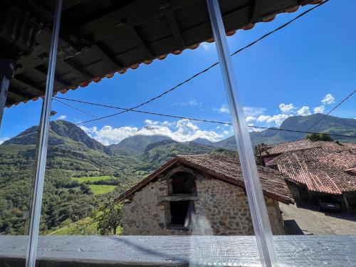 Viesnīcas āriene, El Refugio del Busgosu in Sames