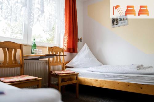 Standard Twin Room with Mountain View