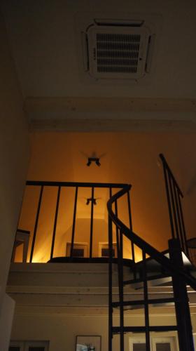 One-Bedroom Apartment image 9