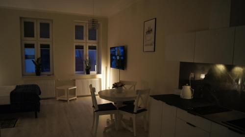 One-Bedroom Apartment image 4