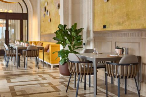 497089266 Regent Porto Montenegro