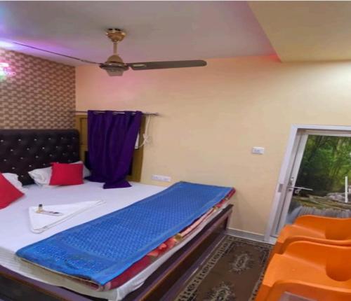 STAYMAKER Hotel Aditya 1 km from Kashi Vishwanath Temple