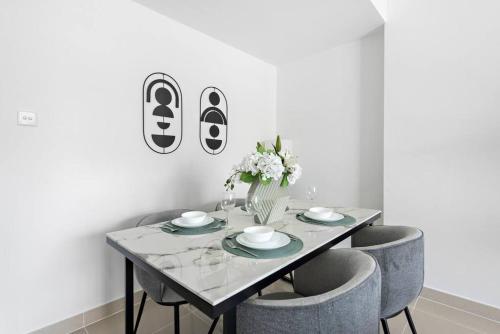 StoneTree - NEW Furnished 1BR in V3 Tower - image 11