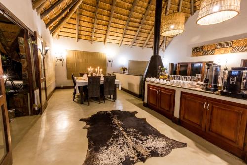 Restorāns, Elephant Rock Private Safari Lodge in Leidismita