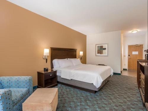 Holiday Inn Express & Suites - Canton, an IHG Hotel