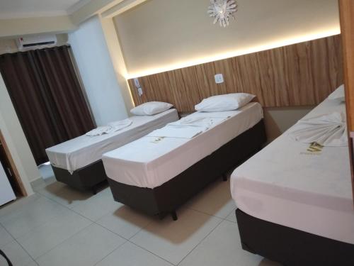 3 twin beds