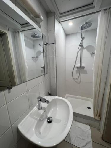 Hôtel Patricia - Strasbourg Hyper Centre Room Type - Double Room