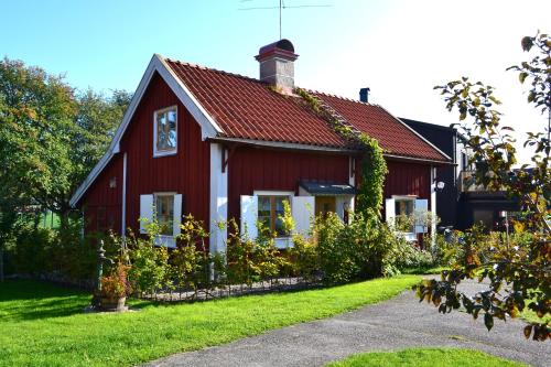 Stuga med lantlig känsla nära Örebro city