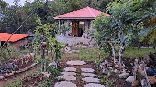 B&B San Isisdro - Camiguin Romantic Luxury Stonehouse on Eco-Farm at 700masl - Bed and Breakfast San Isisdro