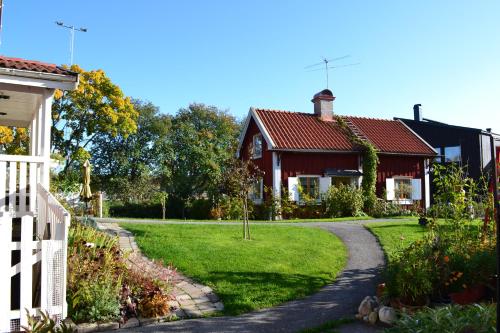 Stuga med lantlig känsla nära Örebro city