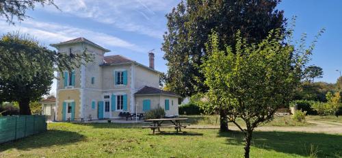 Villa avec piscine et billard - Location saisonnière - Sabres