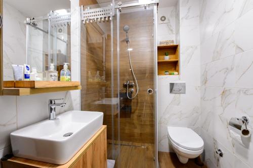 One-Bedroom Apartment image 10