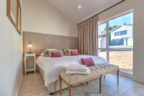 Thyme Wellness Spa and Guesthouse Room Type - King Room Comfort