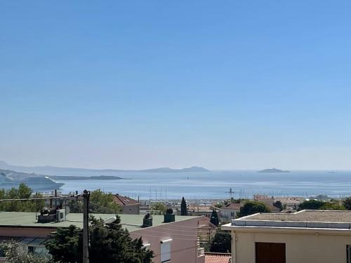 Tout proche gare et port, vue mer, clim et parking - Location saisonnière - Bandol