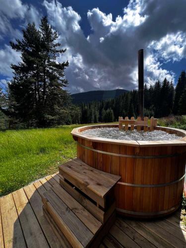 A környék, Райски кът “Еленова поляна” (Раиски кът “Еленова поляна”) in Semkovo