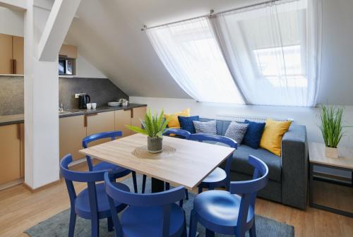 Two-Bedroom Apartment room in City Nest Apartments by Adrez