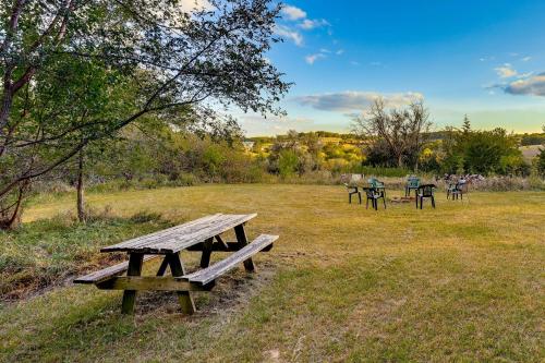 . Fort Calhoun Home with Screened Porch and Playground!