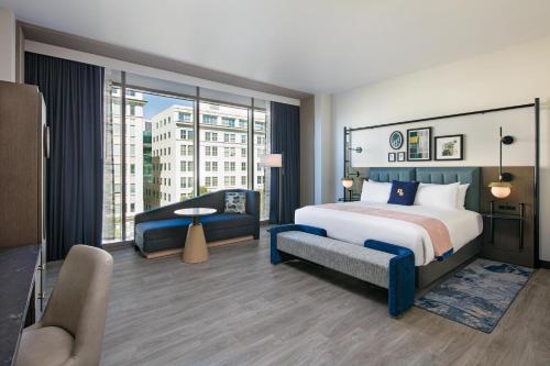 Monumental King Room with Capital City View - Mobility Accessible Roll-in Shower