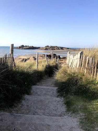 Grande maison au bord de mer à Trégastel