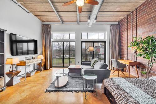 Charming 1BR Condo - Full Kitchen - Uptown Living in Charlotte, USA