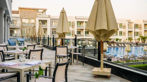 Ristorante, SeaVille Beach Hotel by Elite Hotels & Resorts in Ataqah
