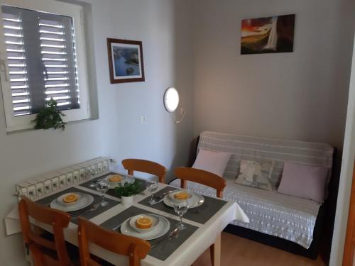 Guesthouse Brodarica (3814) - Apartment - Šibenik