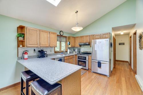 Lake Ariel Cabin with Game Room and Resort Amenities! in Lake Ariel, USA