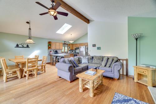 Lake Ariel Cabin with Game Room and Resort Amenities! in Lake Ariel, USA