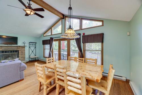 Lake Ariel Cabin with Game Room and Resort Amenities! in Lake Ariel, USA