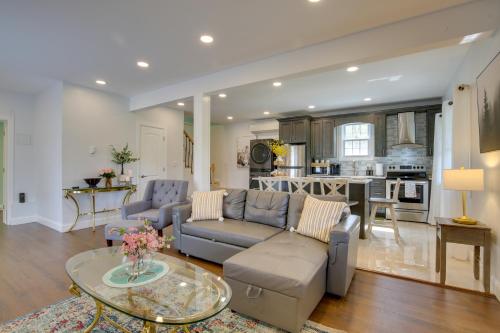 19 Mi to Thunder Ridge Ski Area Home with Fire Pit in Wappingers Falls, USA