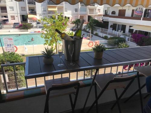 Le Canola Empuriabrava Port - 45m2 - Vue Piscine - Plage centrale 500m- Parking privé gratuit