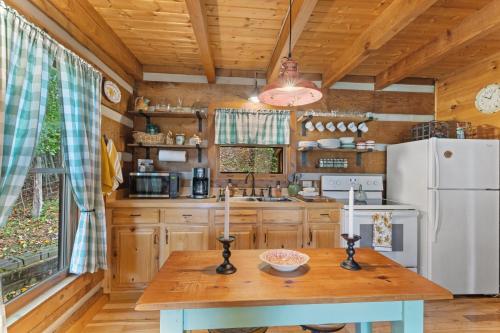 Little Birdsong Cabin in Vilas, USA