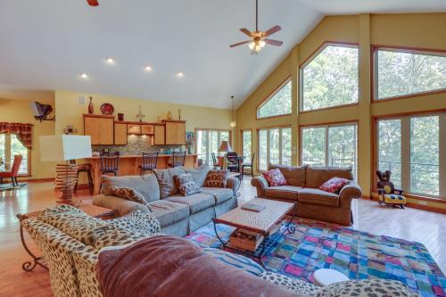Fairfield Bay Retreat with Fireplaces and Lake Access in Fairfield Bay (AR)