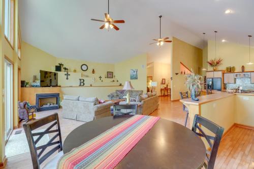 Fairfield Bay Retreat with Fireplaces and Lake Access in Fairfield Bay (AR)