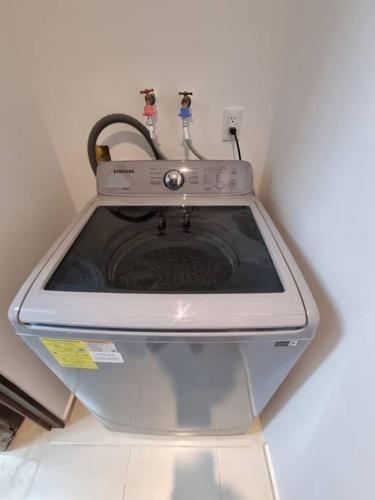 Hermoso apartamento por Andares con A/C