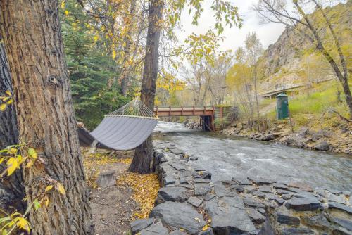 Creekside Cabin Easy Access to i-70 and Slopes!