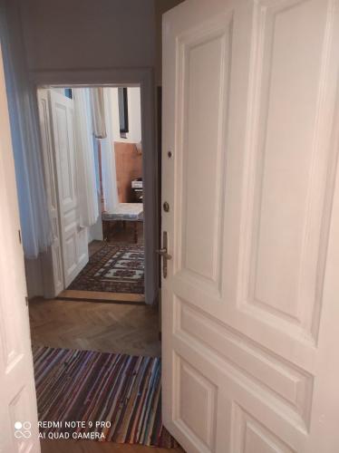 Issy Apartment - image 2