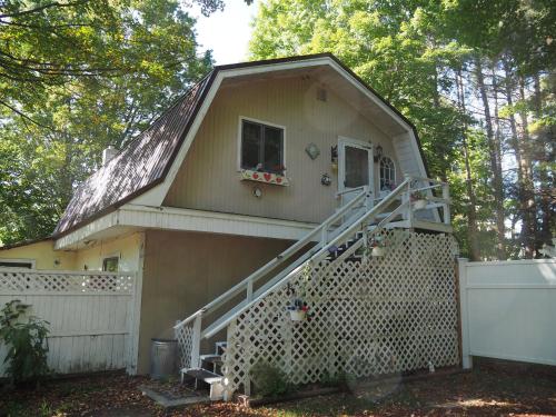 Emanuel - Cute Upstairs Apt Ac Great Location in Lake Ann, USA