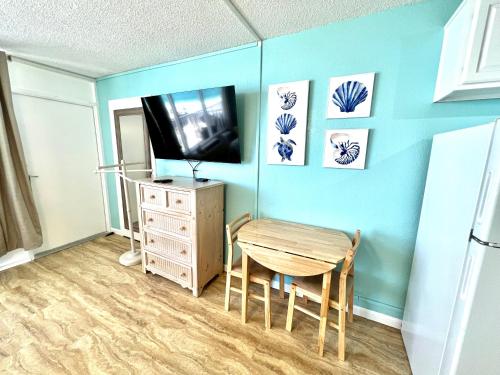 Turtle Time in Castaways Resort in Daytona Beach, USA