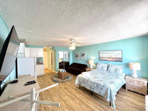 Turtle Time in Castaways Resort in Daytona Beach, USA