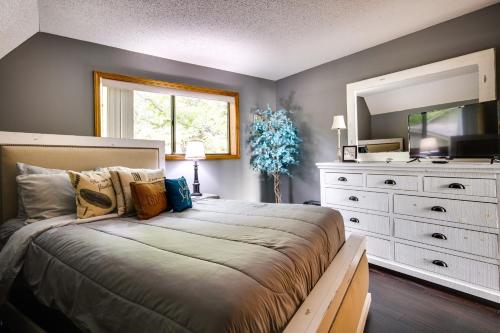 Private Dock and Fire Pit Camdenton Retreat!