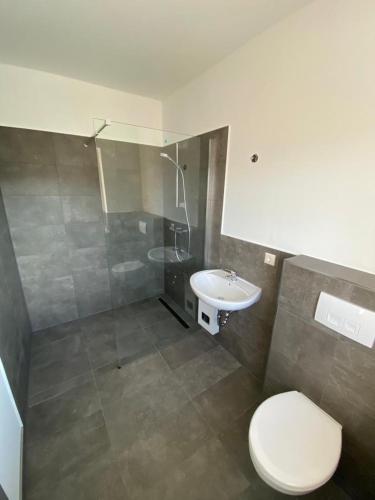 Zimmer mit Bad und Küche in Rötgesbüttel, Deutschland