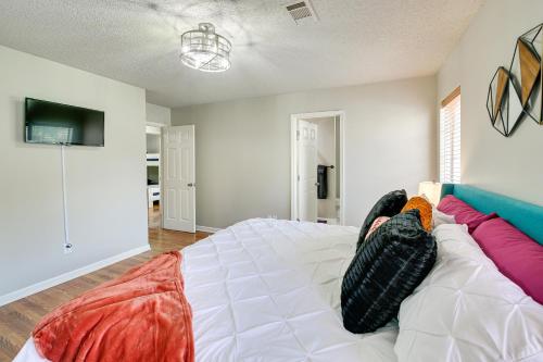 Hot Springs Getaway with Deck, 8 Mi to Downtown!