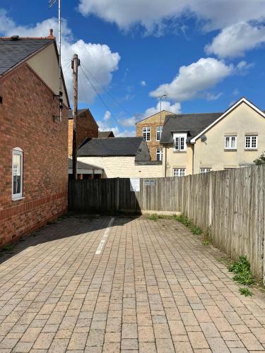 Boutique Apartment - City Centre - Free Parking, Fast Wifi and Smart TV by Yoko Property in โอเวอร์สเลด