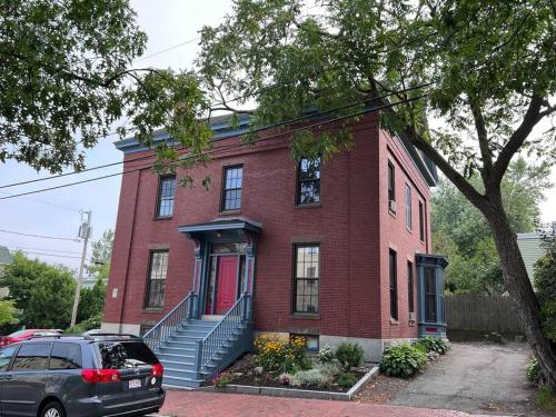 Romantic West End Apartment with Parking