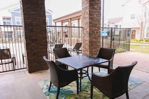 Spacious Zionsville 1BR w/Balcony