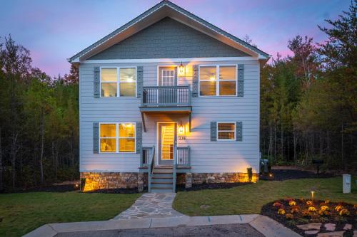 Par-Tee Haus I- Game Room & Hot Tub-Walk to Helen in Helen, USA