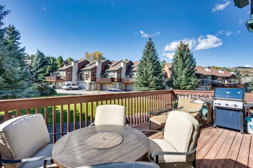 Cozy Colorado Retreat with Deck, Grill and Pool Access